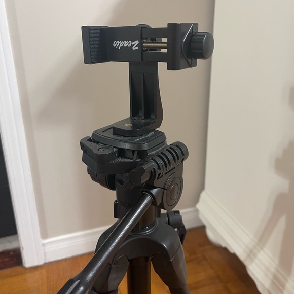 Tripod - Picture 2 of 5
